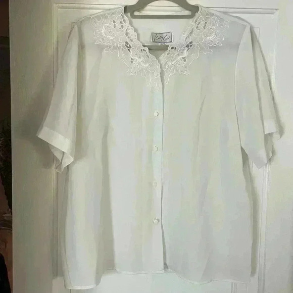 white vintage blouse with pretty lace and pearl detail button up size M/ L - Picture 1 of 2